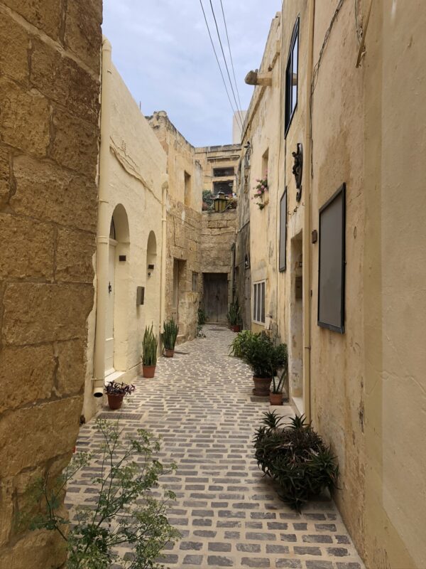 Laneway, Rabat