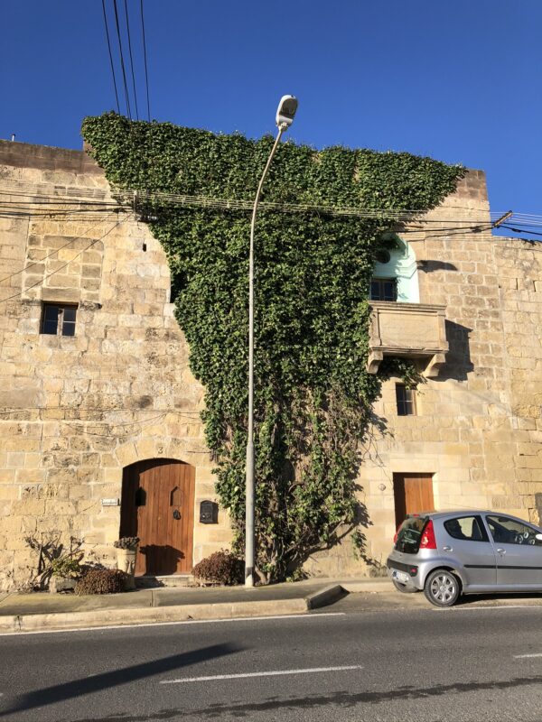 Front Entry, Gharb