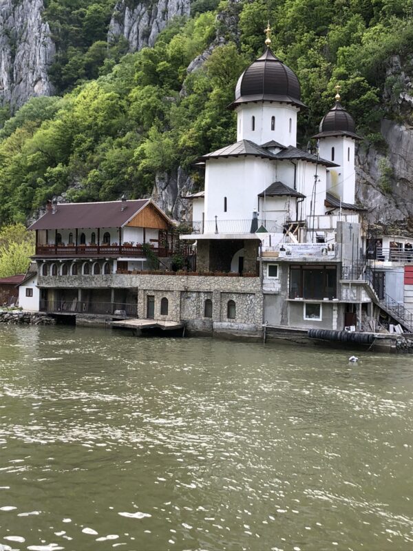 Mracuna Monastery on the Danube