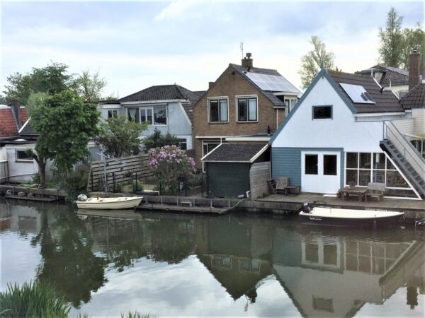 Living on Amsterdam canals