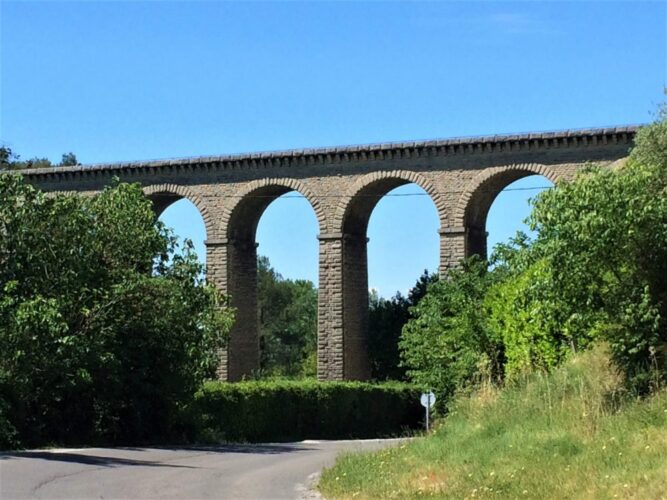 Aqueduct, Fontaine de Vaucluse