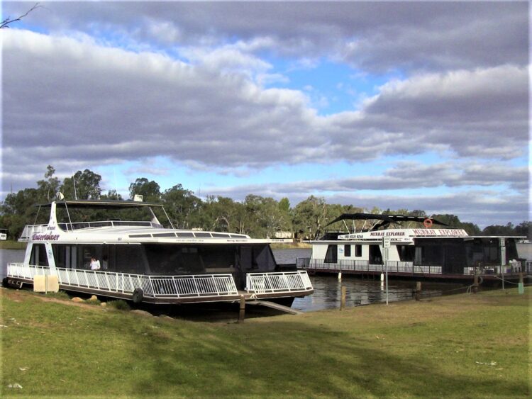 Hired Luxury houseboats