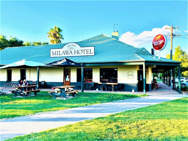 Milawa Hotel (The Pub)